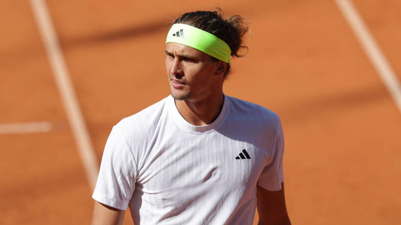 Blitzschlag: Zverev muss notlanden