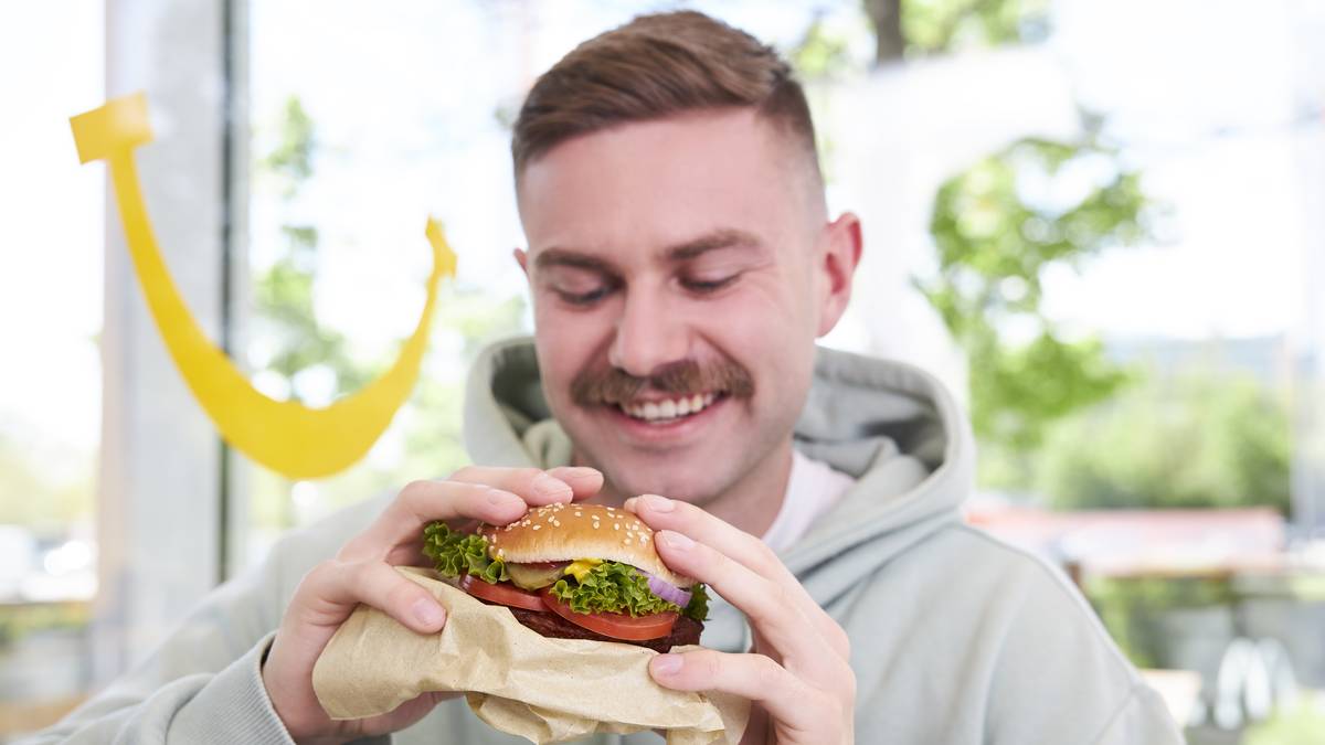 Der Deutschlandburger von McDonald’s: Innen voller Geschmack, außen leichten Grasaroma – das kommt von der Verpackung 