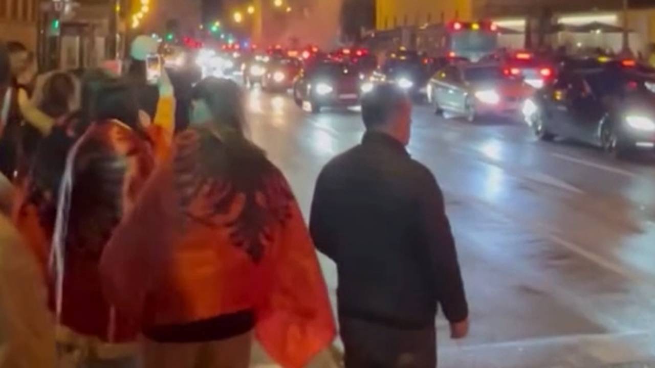 Nach Sieg gegen Serbien: Albanische Fans zelebrieren Sieg