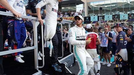 In der Formel 1 hält sich hartnäckig das Gerücht, dass Lewis Hamilton nicht mehr mit seinem Ersatzmann George Russell redet. 