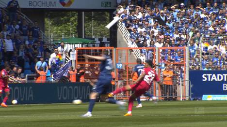 Der VfL Bochum sichert sich mit einem furiosen Auftritt gegen Leverkusen die Klasse. Amine Adli sorgt mit einer frühen Roten Karte für Aufsehen.