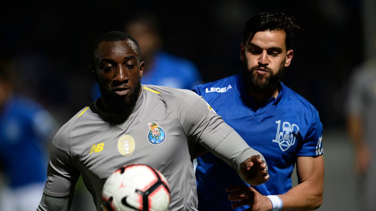 In der portugiesischen Liga NOS ist CD FEIRENSE kaum noch zu retten. Mit erst zwei Saisonsiegen nach 26 Partien, mit nur 15 geholten von 78 möglichen Punkten sowie mit einem Torverhältnis von 16:45 haben selbst die hart gesottenen Fans den Glauben an ihren Klub verloren