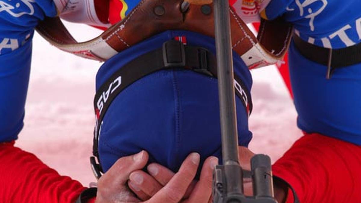 2005 reißt Lars Berger die norwegische Staffel ins Verderben. Mit der Waffe in der Hand verlässt er den Schießstand, um seine Patrone zu suchen. Laut Reglement muss er das Gewehr aber erst schultern, was eine Disqualifikation der norwegischen Staffel zufolge hat