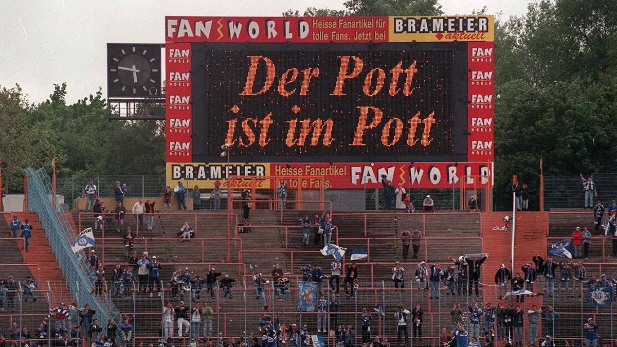 "Wir schlugen Roda, wir schlugen Trabzon, wir schlugen Brügge sowieso. Valencia, Teneriffa, Inter Mailand, das war 'ne Show." Es ist ein Gassenhauer, den jeder Schalke-Fan in seinem Repertoire haben sollte - und der den Weg zum UEFA-Cup-Triumph 1997 nachzeichnet. Auf Schalke hätte man wohl nichts dagegen, wenn bald ein neuer Fangesang kreiert werden müsste...