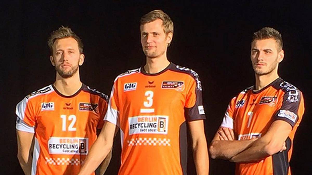 Bereit für die Titelverteidigung: Paul Carroll, Robert Kromm und Aleksandar Okolic (v.l.) visieren gegen Rekordchampion Friedrichshafen den fünften Pokalsieg für die Recycling Volleys an