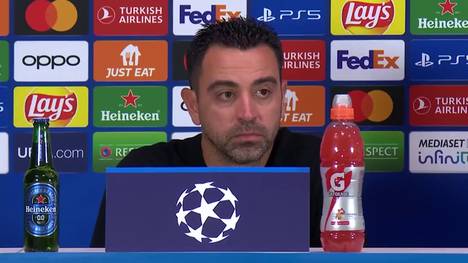 Der FC Barcelona verliert trotz einer dominanten Vorstellung bei Inter Mailand mit 0:1. Trainer Xavi schäumte nach der Partie über den Schiedsrichter wegen eines vorenthaltenen Elfmeters.