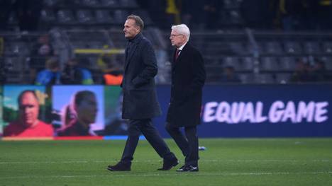 Reinhard Rauball (r.) ist Präsident von Borussia Dortmund