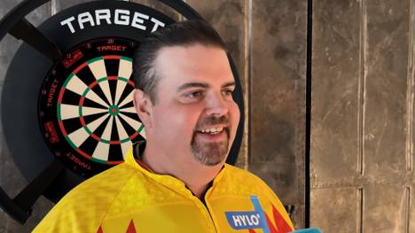 Am Rande einer Veranstaltung seines Sponsors "Target Darts" spricht Darts-Spieler Gabriel Clemens über Luke Littler und dessen faszinierende Leistungen. 