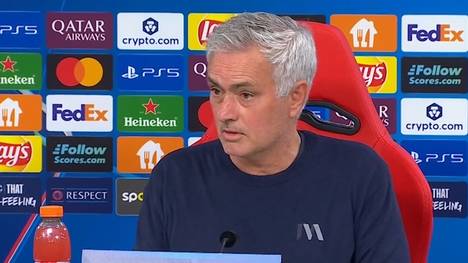 Während der 0:1-Niederlage gegen Real Madrid wurde Benfica-Trainer Jose Mourinho vom Platz gestellt. Der Portugiese erklärte in seiner typischen Art nach dem Spiel, warum dies so geschehen ist.