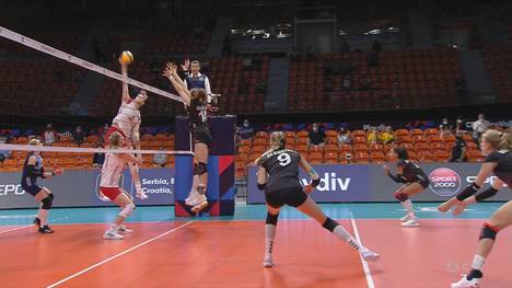 Die deutschen Volleyballerinnen haben sich einen Fehlstart bei der EM geleistet. Zum Auftakt setzte es gegen Polen eine 1:3-Niederlage.