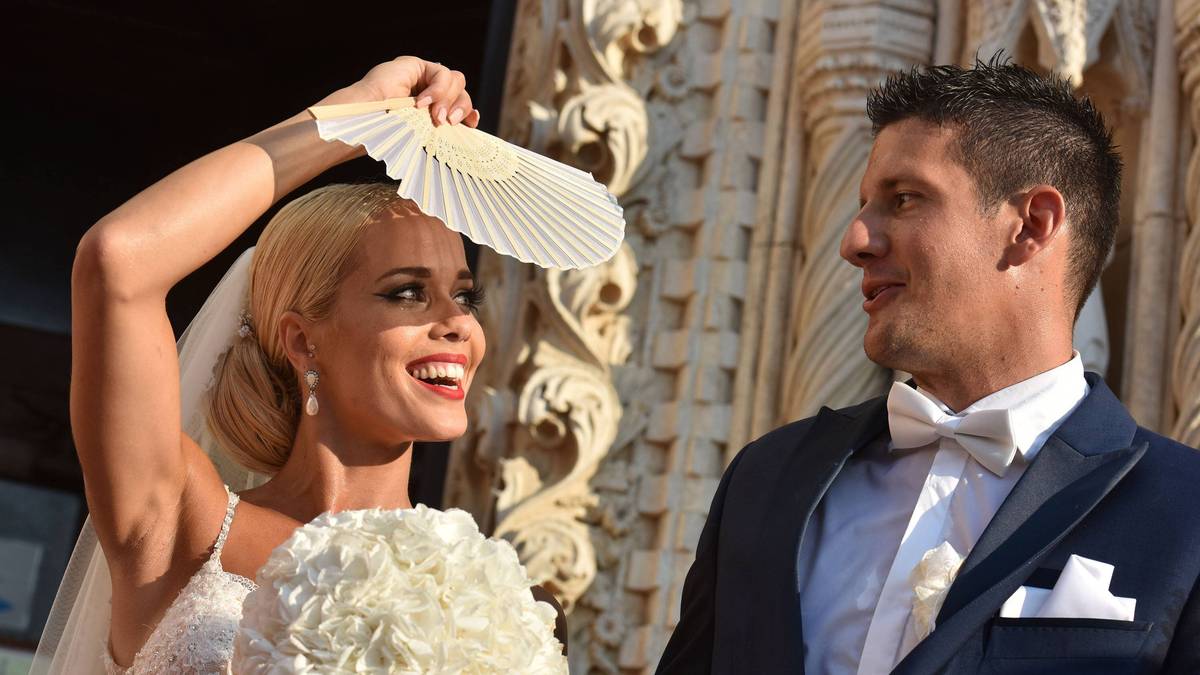 Im August 2015 heiratete sie ihren langjährigen Freund - den kroatischen Basketball-Profi Marko Sandric. Aktuell spielt sie in Frankreich