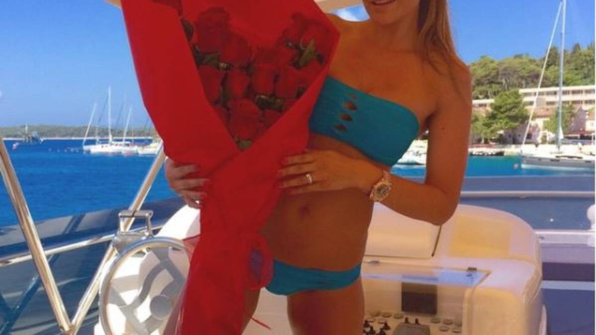 Blumen zum Geburtstag: Barbora Lovasova bekam den Strauß von ihrem Freund Martin Skrtel zum Jahrestag geschenkt