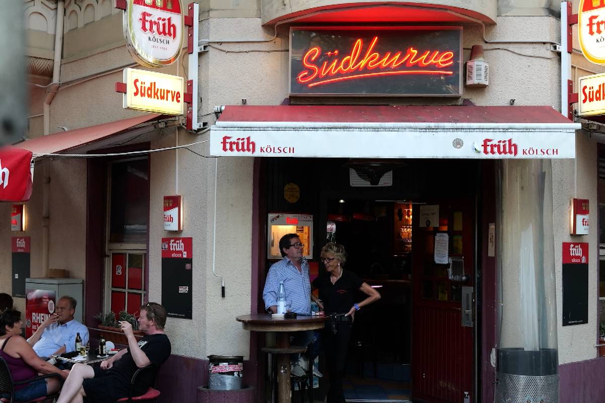 Diese kultige Fußball-Kneipe in Köln bringt besondere Fußball-Emotionen hervor.