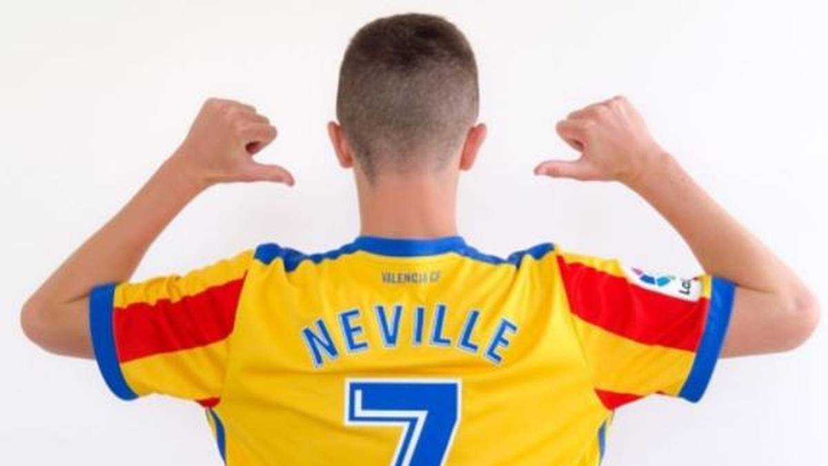 Haryey Neville trägt bei Valencia die Nummer 7, wie David Beckham einst bei Manchester United