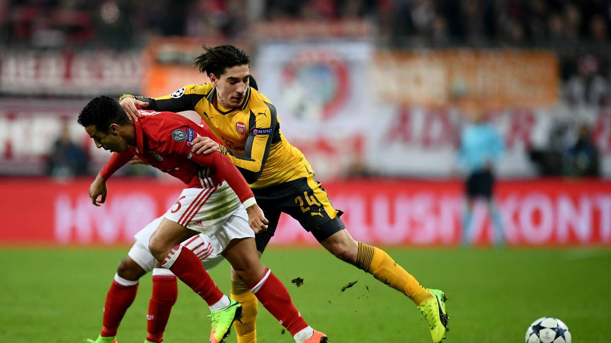 HECTOR BELLERIN: Kam mit Douglas Costa auf seiner Seite etwas besser zurecht als Kieran Gibbs auf links. Dennoch - bei fünf Gegentoren muss sich auch Bellerin hinterfragen. SPORT1-Note: 4