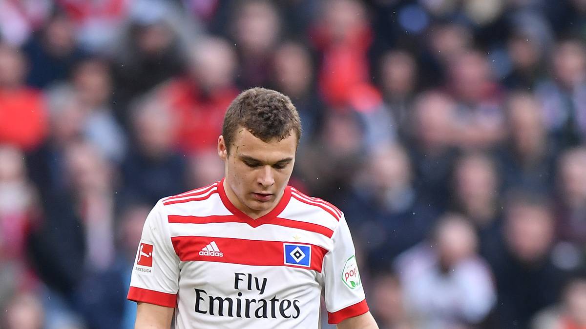VASILJE JANJICIC ist ein weiteres junges Talent, das mit dem HSV ins Unterhaus geht. Der 19-jährige Mittelfeldspieler ist noch bis 2020 an den Klub gebunden und bleibt sicher im hohen Norden