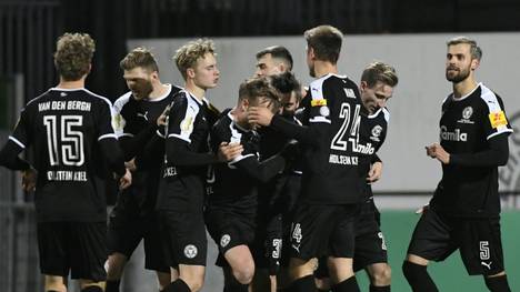 Holstein Kiel müht sich zum Sieg gegen Würzburg