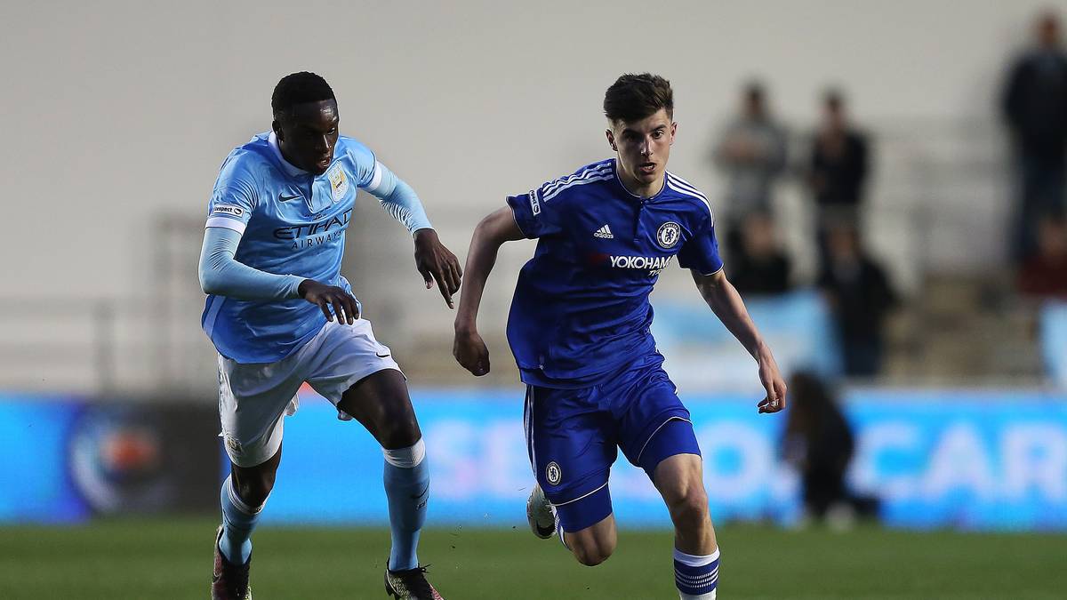 RODNEY KONGOLO (21): Mit 16 Jahren wechselt der zentrale Mittelfeldspieler in die ManCity-Jugend. Nebenbei durchläuft er alle U-Nationalmannschaften der Niederlande und wird 2017 an die Doncaster Rovers in die dritte englische Liga verliehen, um Spielpraxis zu sammeln