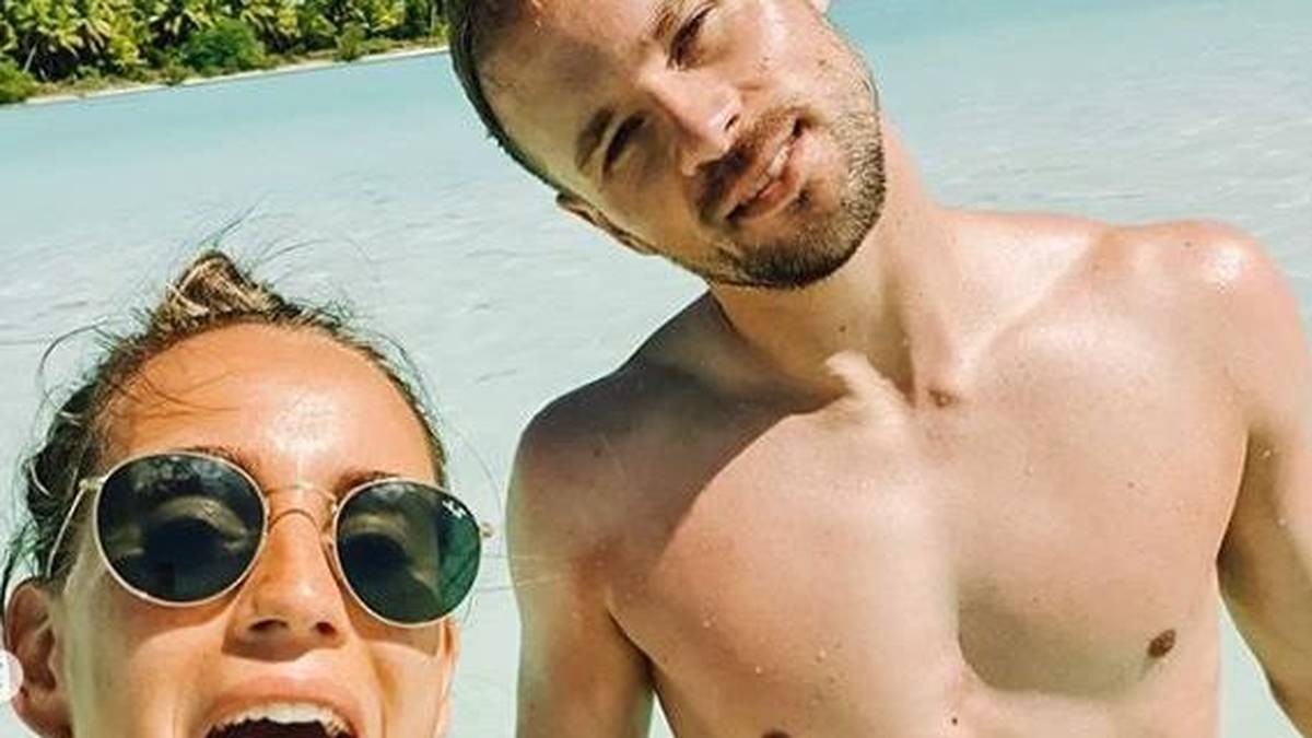 Maximilian Beister vergnügt sich mit Freundin Kim Kristin in den Gewässern der Dominikanischen Republik