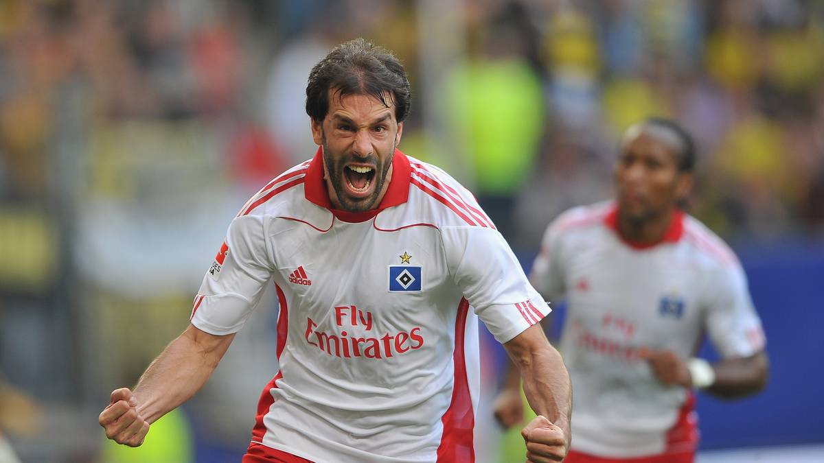 RUUD VAN NISTELROOY: Mit dem niederländischen Superstar gelingt dem HSV im Januar 2010 ein großer Transfercoup - zumal der 33-Jährige ablösefrei von Real kommt. Van Nistelrooy erzielt in 36 Spielen zwölf Tore. Nach 18 Monaten ist aber Schluss in Hamburg 