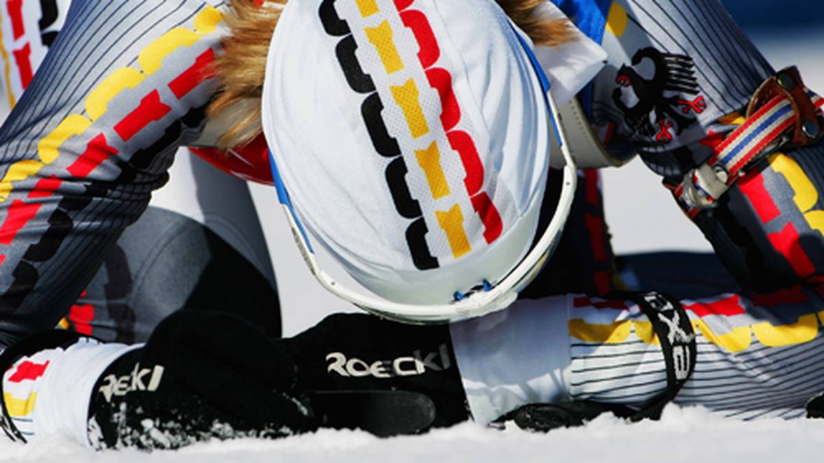 Hat Michael Rösch in Martina Glagow etwa eine berühmte Vorgängerin, die ebenfalls für Belgien an den Start gegangen ist? Nein - Adidas kommt bei Olympia 2006 nur bei rund 30 deutschen Olympia-Startern bei der Farben-Kombination der Mützen durcheinander, weshalb die Sportler als getarnte Belgier an den Start gehen