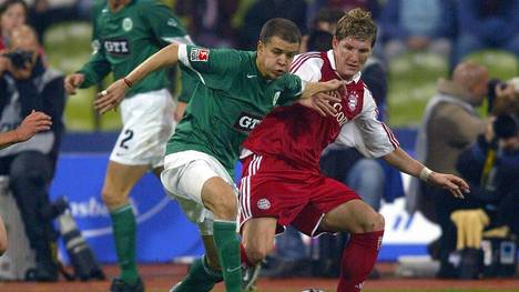 Andrés D'Alessandro (l., gegen Bastian Schweinsteiger) sorgte beim VfL Wolfsburg nur kurz für Furore