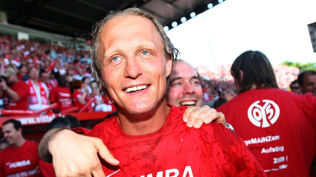 Und das, obwohl Andersen im selben Jahr sensationell den Aufstieg schaffte. Ein Nachfolger ist mit Thomas Tuchel schnell gefunden - der Anfang einer Erfolgsstory