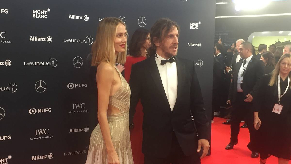 Auch Carles Puyol macht mit seiner schönen Lebensgefährtin Vanesa Lorenzo eine gute Figur auf dem roten Teppich. Die beiden haben eine gemeinsame Tochter