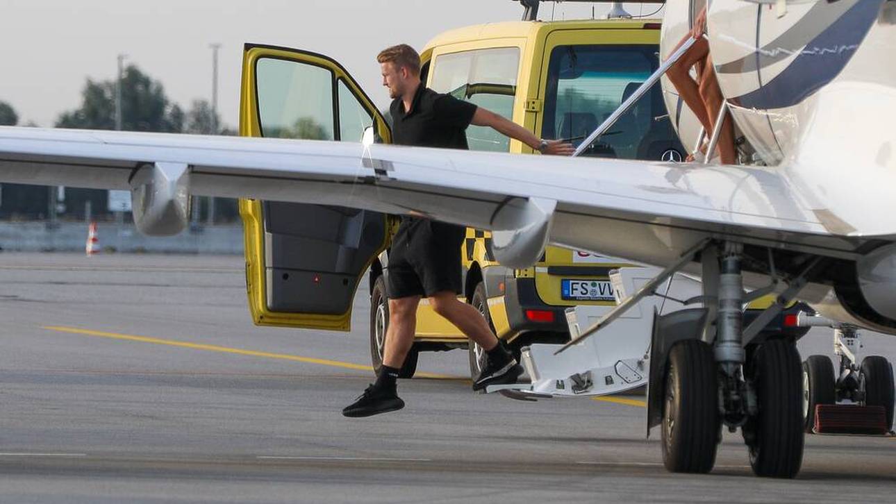 Bayern-Duo in Manchester angekommen