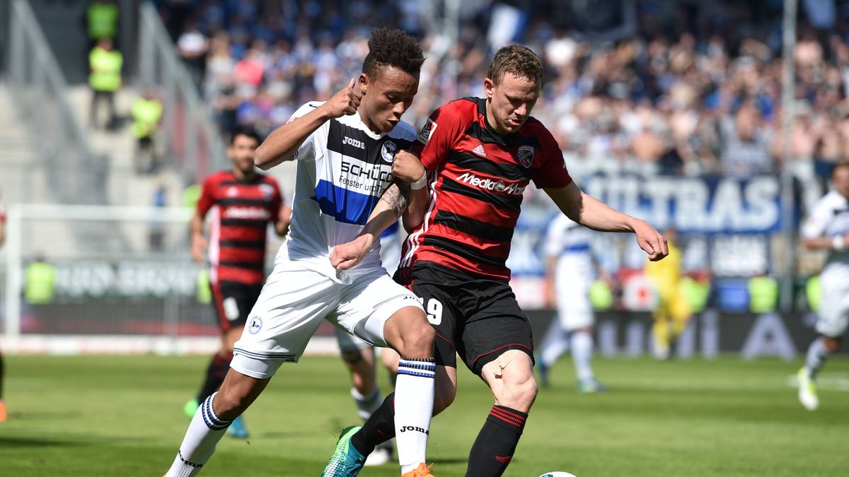 ROBERTO MASSIMO: Das rechte Mittelfeld ist Massimos Zuhause. Der Sohn einer Mutter aus Liberia und eines italienischen Vaters wurde in Ghana geboren. Über den SV Lippstadt wechselte er im Alter von 13 Jahren zu Arminia Bielefeld. In der Saison 2016/2017 wurde er Torschützenkönig der B-Junioren-Bundesliga West