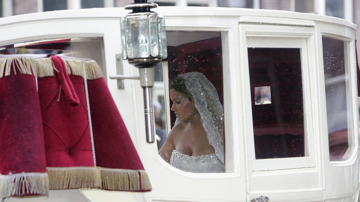 Eine Prinzessin? Nein das ist Sylvie Meis auf dem Weg zu ihrer Hochzeit mit Rafael van der Vaart im Juni 2005