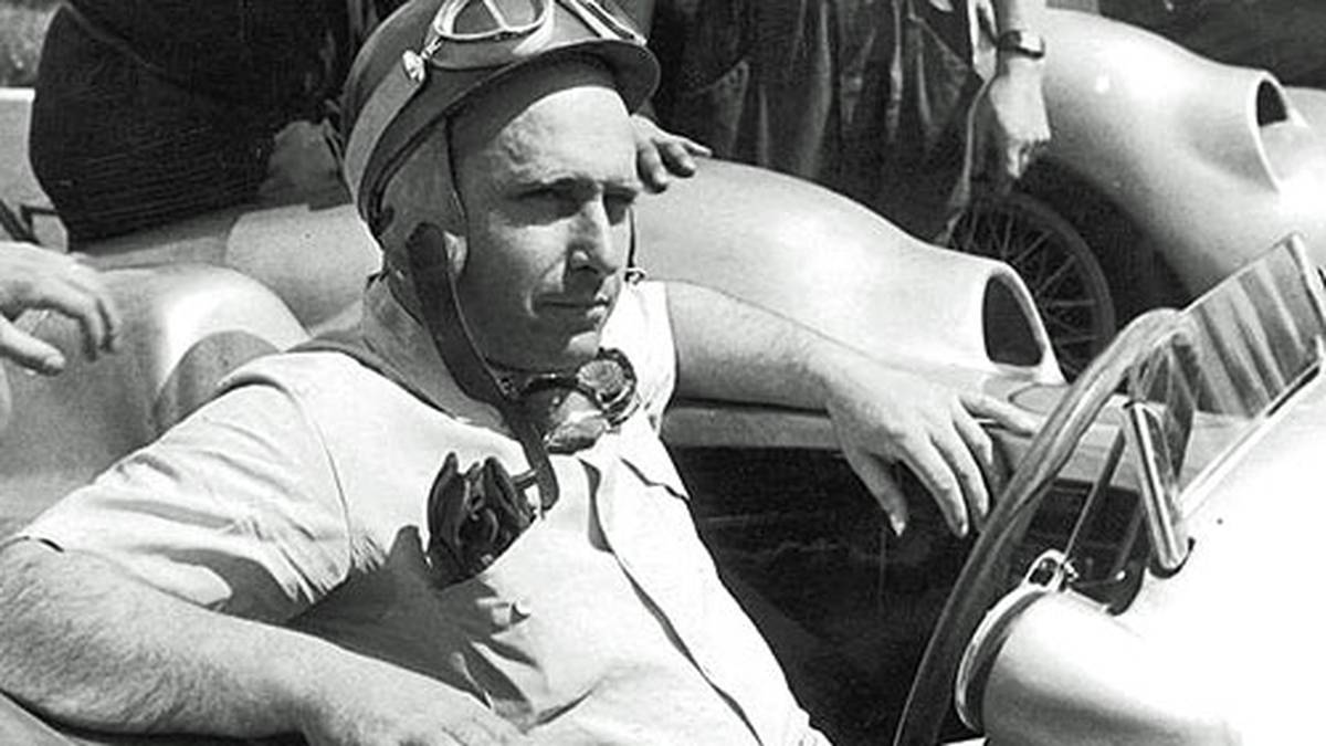 In den kommenden drei Jahren ist die argentinische Legende Juan Manuel Fangio nicht zu schlagen. Der fünfmalige Weltmeister hält lange den Rekord für die meisten Siege