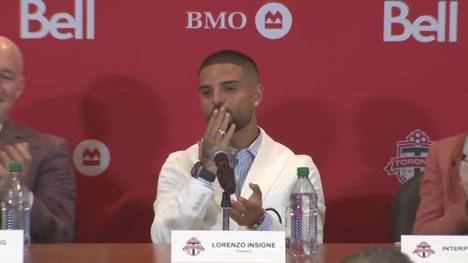 Bei der Vorstellung von Lorenzo Insigne beim Toronto FC sorgt sein Sohn für einen herzerwärmenden Moment. Am Ende der PK nimmt er sich ein Mikro und sagt seinem Vater, dass er ihn liebt.