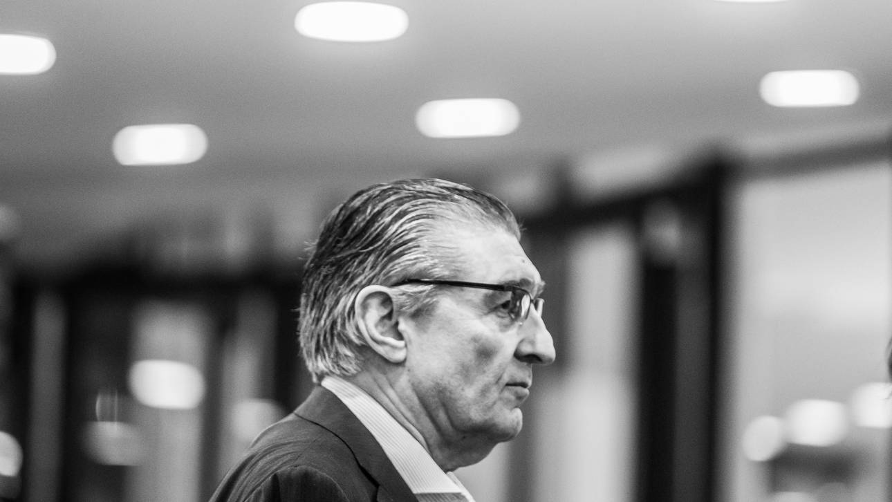 BVB mit Trauerflor für Assauer