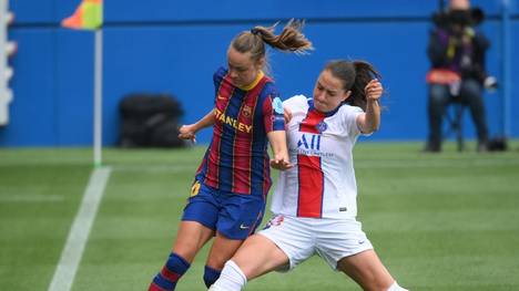 Sara Däbritz (r.) im Spiel gegen den FC Barcelona