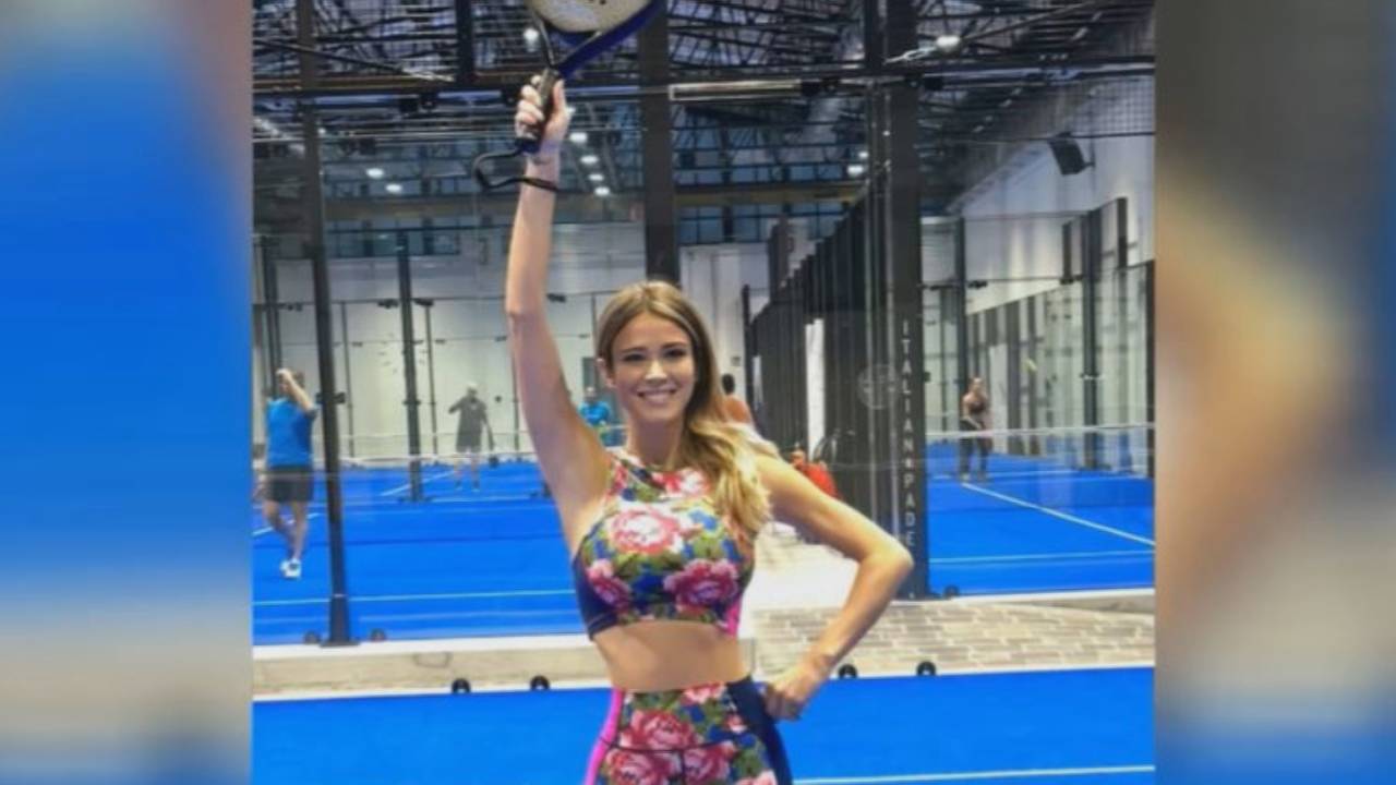 Loris Karius versucht sich mit seiner Freundin Diletta Leotta im Padel-Tennis