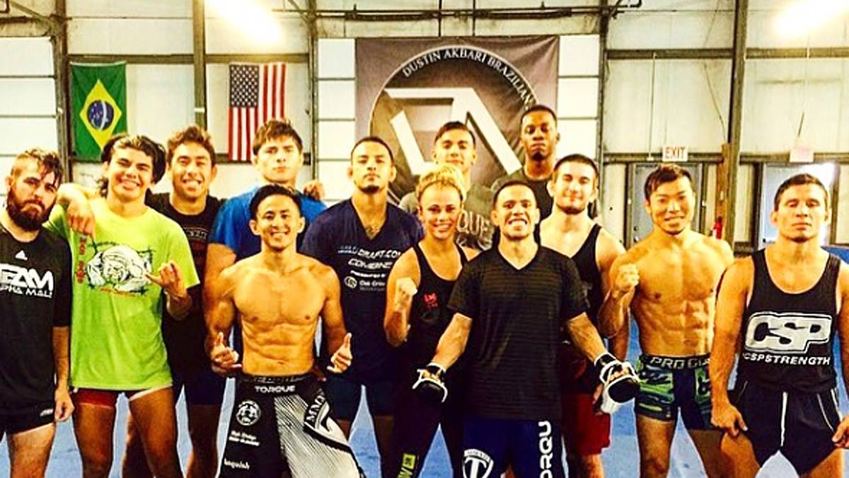 Von nichts kommt nichts. Beim Sparring ist sie unter vielen Männern oft die Henne im Korb