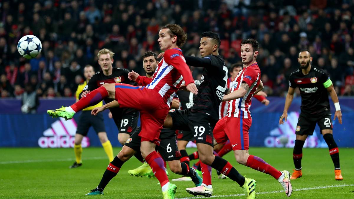 BENJAMIN HENRICHS: Holte sich seine dritte Gelbe Karte ab und ist im Rückspiel nur Zuschauer. Hatte von Bayers Defensivleuten noch die beste Zweikampfquote (62 Prozent) und bereitete Bellarabis Tor vor, hatte aber auch seine Probleme mit dem Tempo der Spanier - SPORT1-Note: 3,5