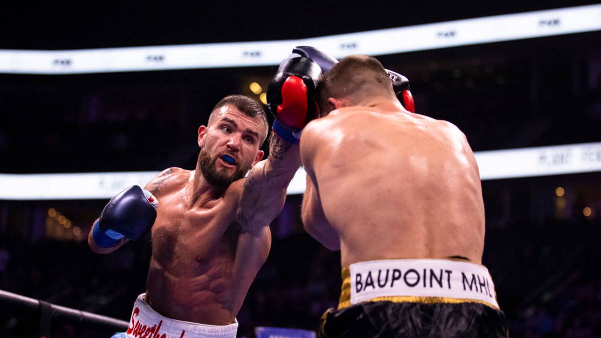 Doch Plant schüttelt sich nur kurz und startet dann seinen Konter