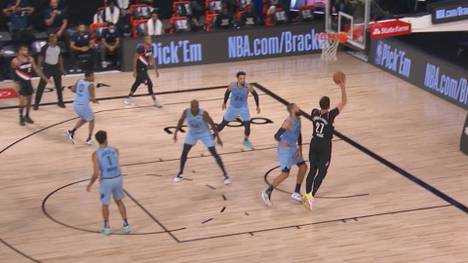  In einem packenden Krimi gegen die Memphis Grizzlies setzten sich die Blazers mit 126:122 durch. Überragender Mann auf dem Court ist Jusuf Nurkic, der erst einer Stunde vor Tip-Off vom Tod seiner an Covic-19 erkrankten Großmutter erfuhr. 