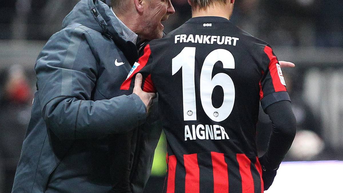 Mit der Eintracht steht Schaaf derzeit im grauen Mittelfeld der Tabelle. Nach teilweise spektakulären Spielen in der Hinrunde spielen die Frankfurter in der Rückrunde weniger überzeugend. Drei Punkte gegen die Alte Liebe Werder würden Trainer und Team also durchaus gut tun