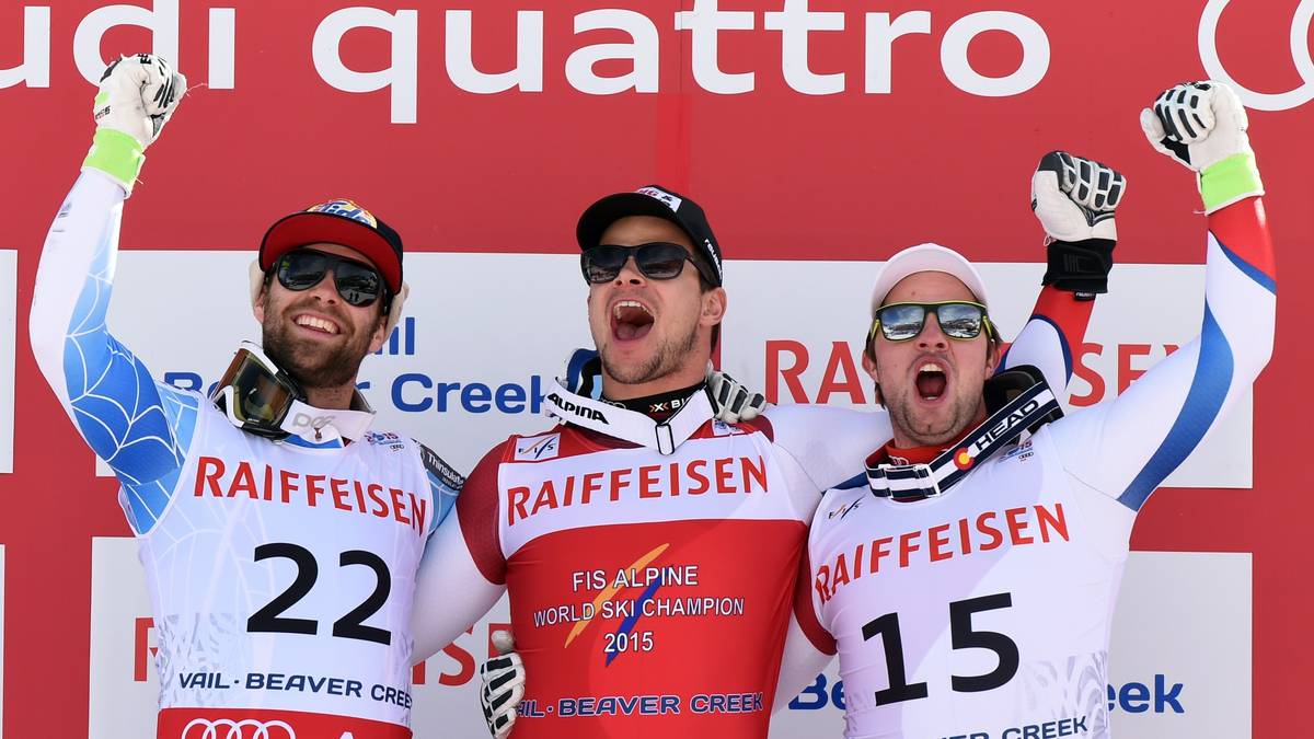 Das Siegerpodest besteigen derweil Travis Ganong, Sieger Patrick Kueng und sein Landsmann Beat Feuz