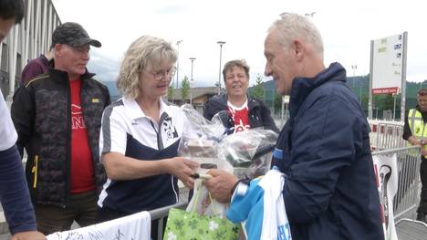 Ein letztes Mal wird Christian Streich am Samstag an der Seitenlinie stehen - bereits davor wird der Trainer mit Tränen überhäuft. 