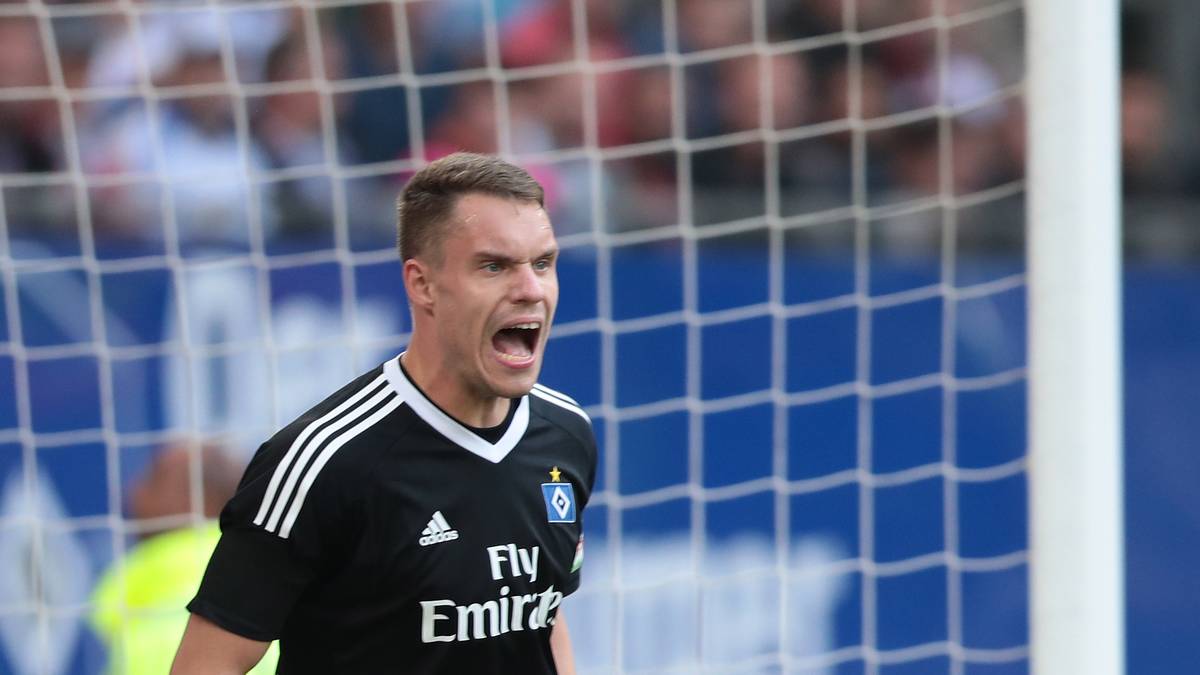 PLATZ 14: Christian Mathenia (Hamburger SV): Weisse Westen: 6 - Gegentore: 38