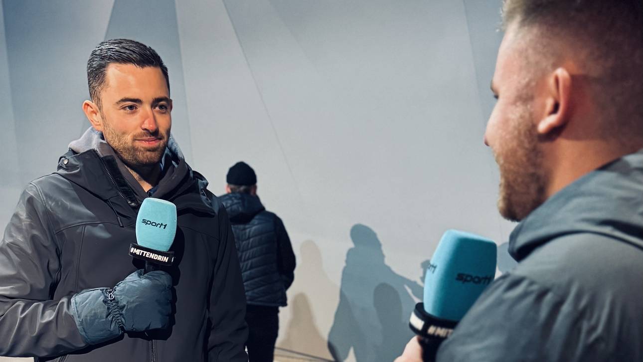 Luke Humphries (li.) im Gespräch mit SPORT1-Reporter Benjamin Zügner