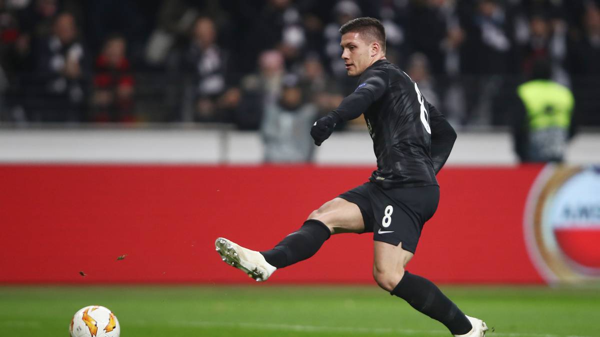 Und auch Jovic, der Top-Stürmer von Eintracht Frankfurt, verpasst eine Position unter den Top fünf