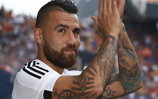 Manchester City Holt Nicolas Otamendi Vom Mustafi Klub Fc Valencia