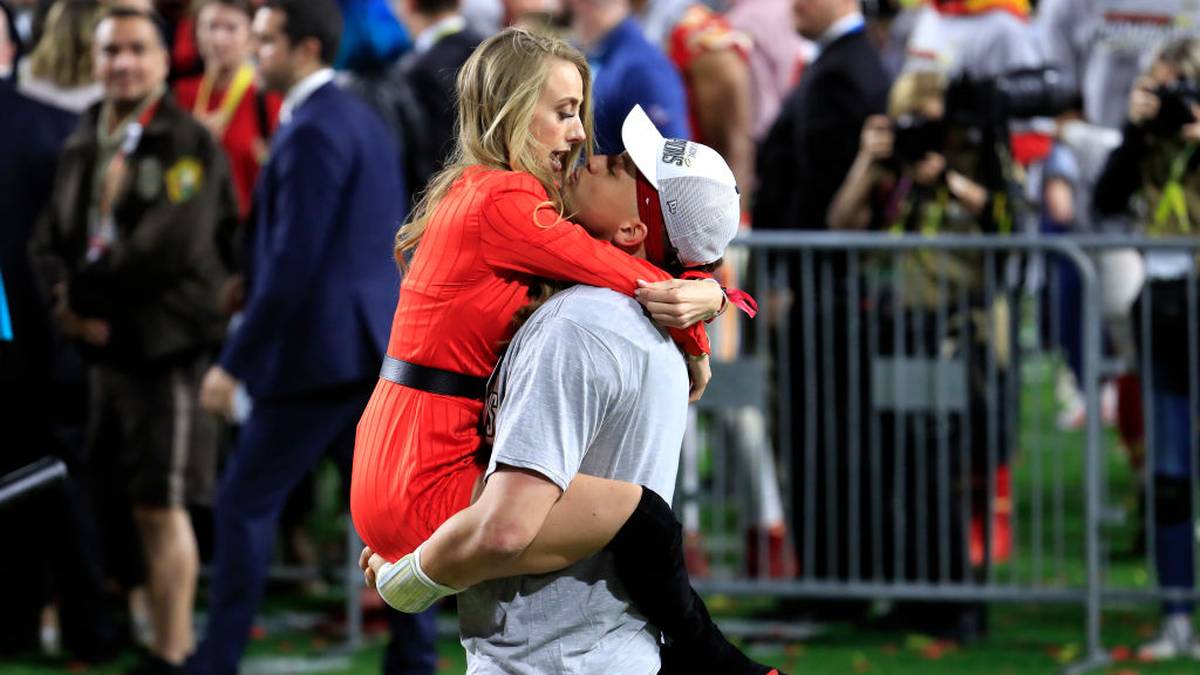 ...und dann von Freundin Brittany Matthews geherzt