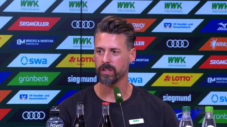 Der FC Augsburg verliert deutlich gegen den 1. FSV Mainz 05. Trainer Sandro Wagner entschuldigt sich nach dem Spiel bei den Fans. 