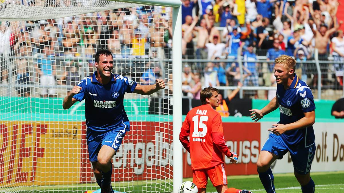 2012/13: 2012 beendet der auch damals drittklassige Karlsruher SC schon in Runde 1 alle Pokalträume der Hamburger, schießt den Bundesligisten mit 4:2 aus dem Wildpark - und damit nimmt der erneute Horrorstart erst seinen Lauf